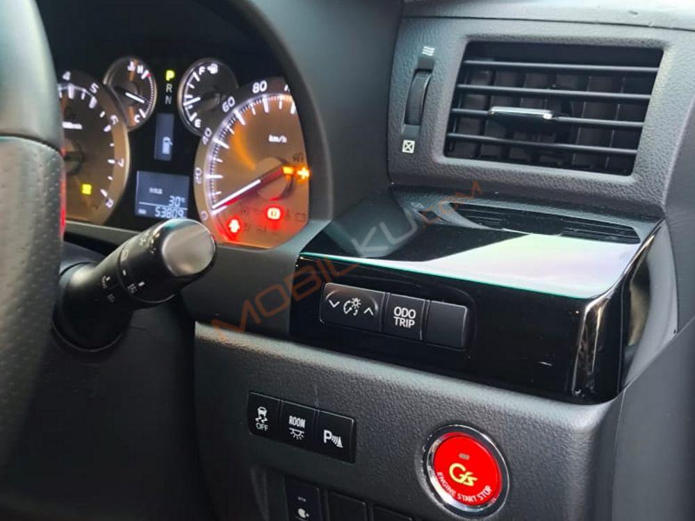 Mobil Toyota Vellfire 2013