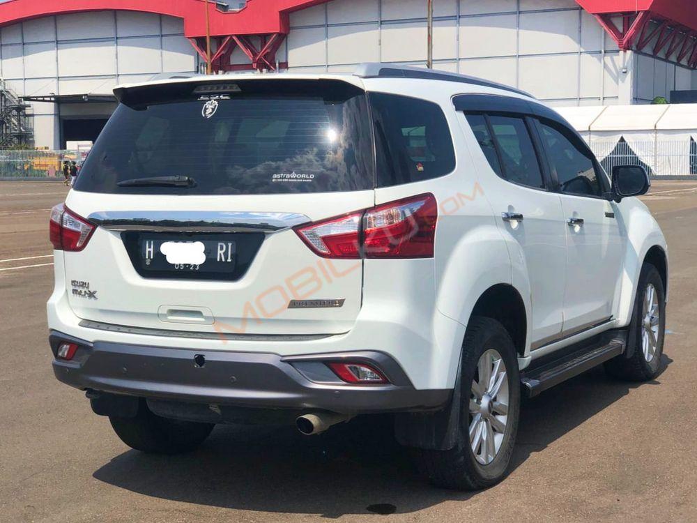 Mobil Isuzu MU-X 2017