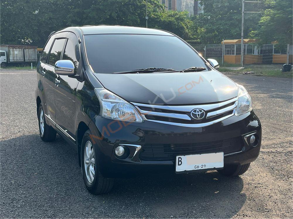 Mobil Toyota Avanza 2014