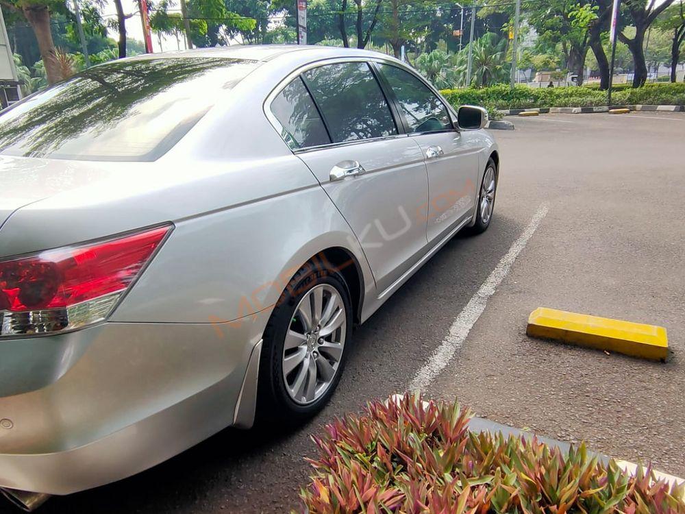 Mobil Honda Accord 2012