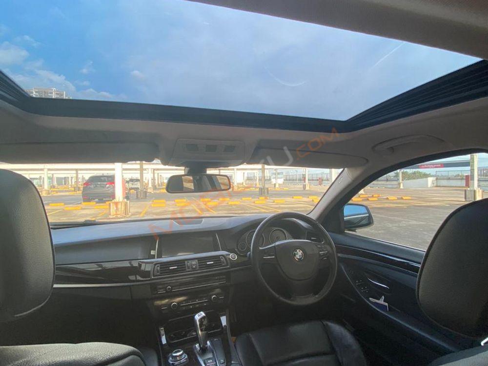 Mobil BMW 5 Series 2010