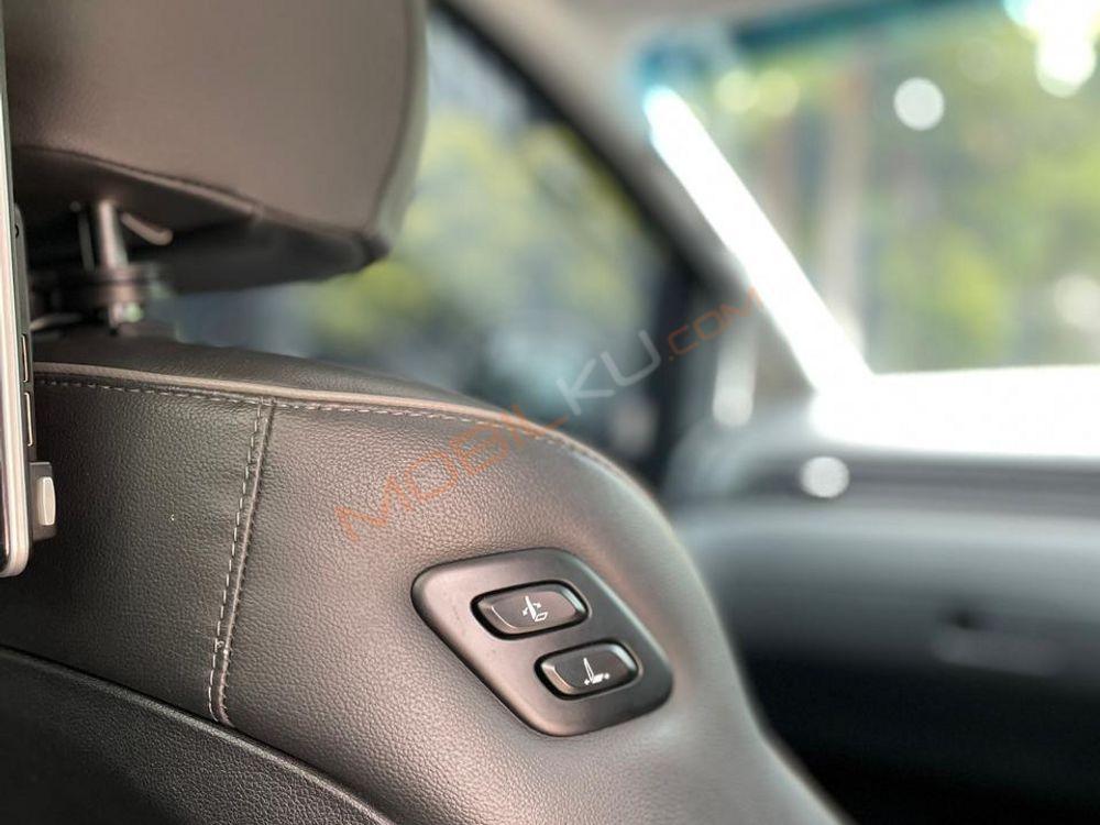 Mobil Hyundai Staria 2021