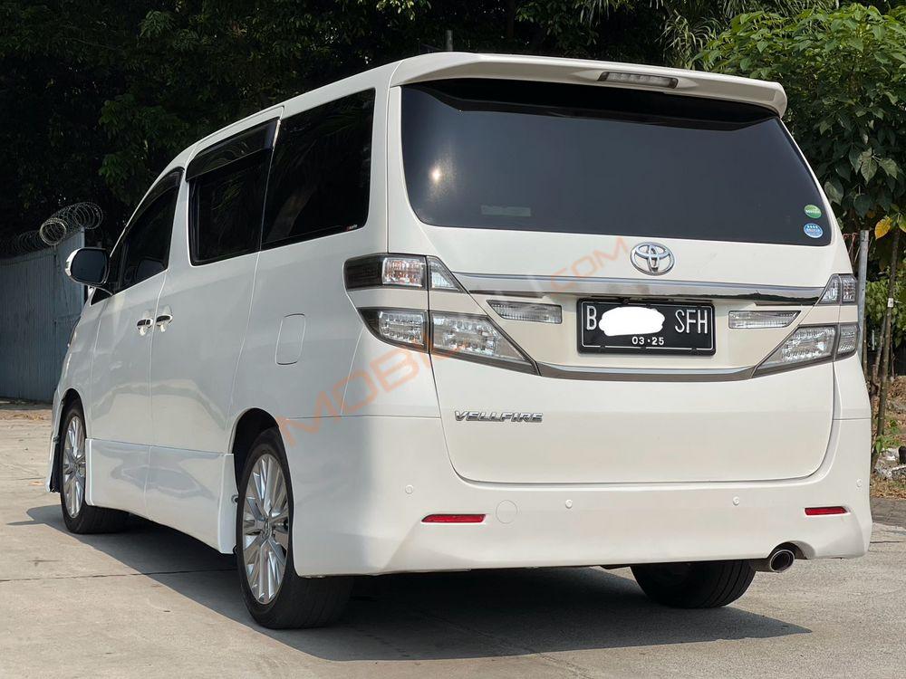 Mobil Toyota Vellfire 2014