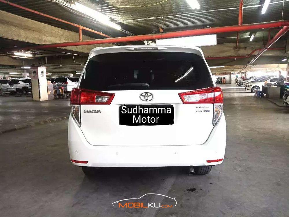 Mobil Toyota Kijang Innova 2016