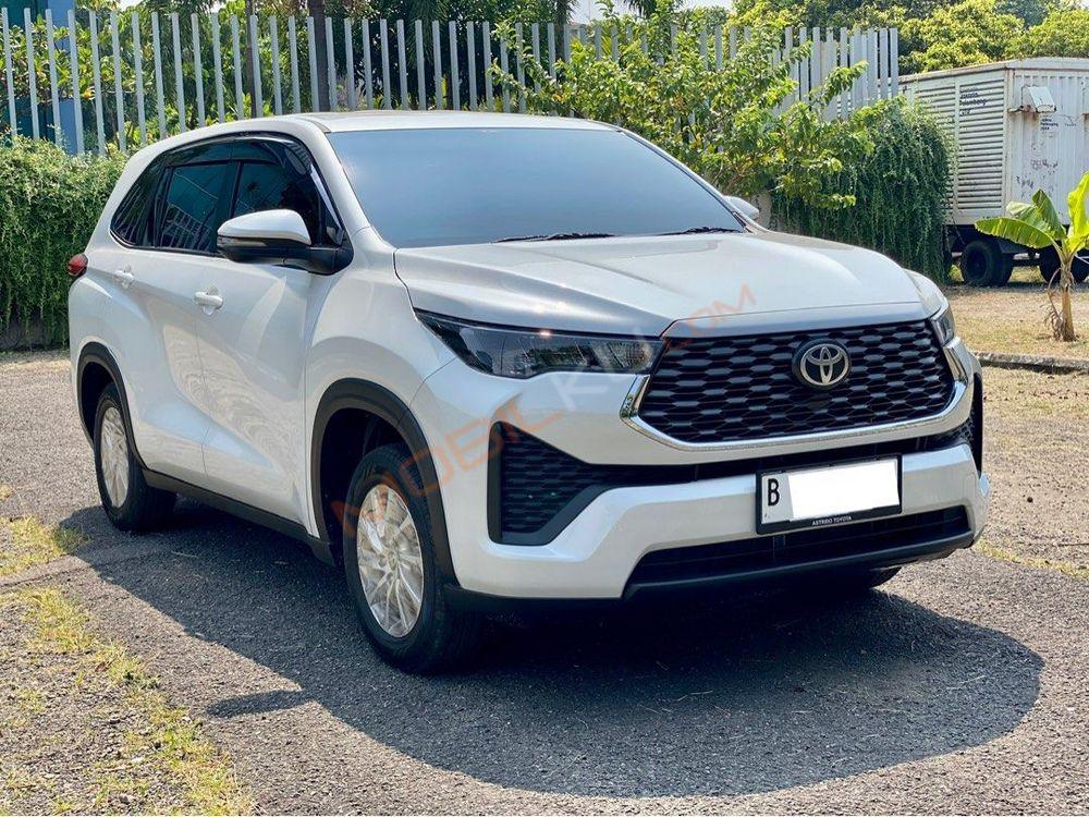 Mobil Toyota Kijang Innova 2023