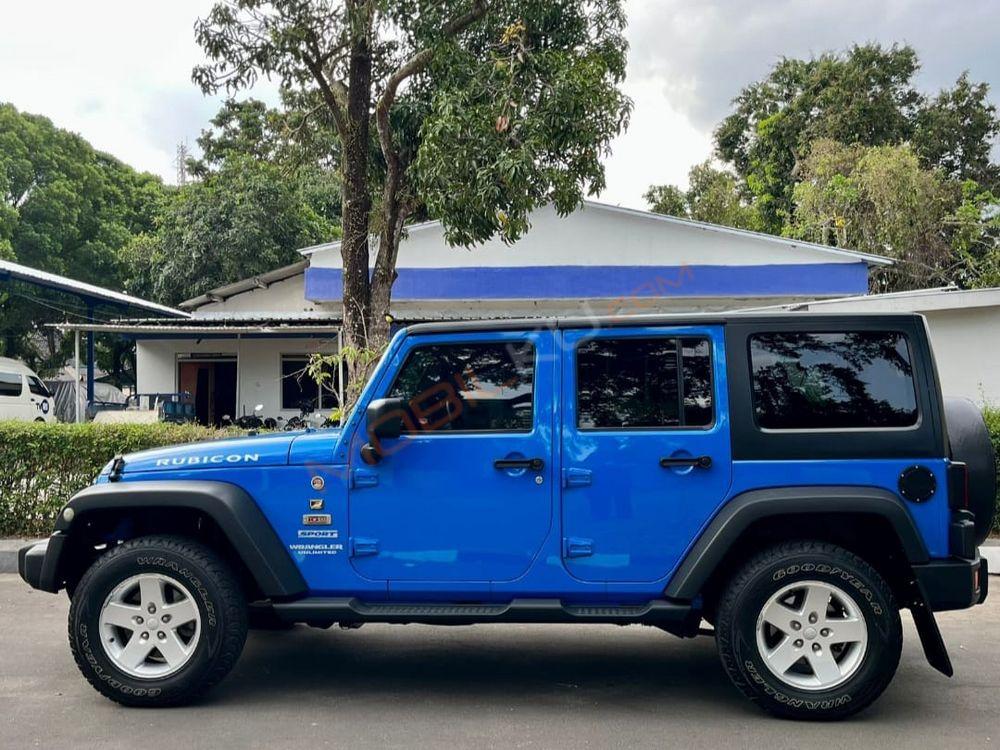 Mobil Jeep Wrangler 2011
