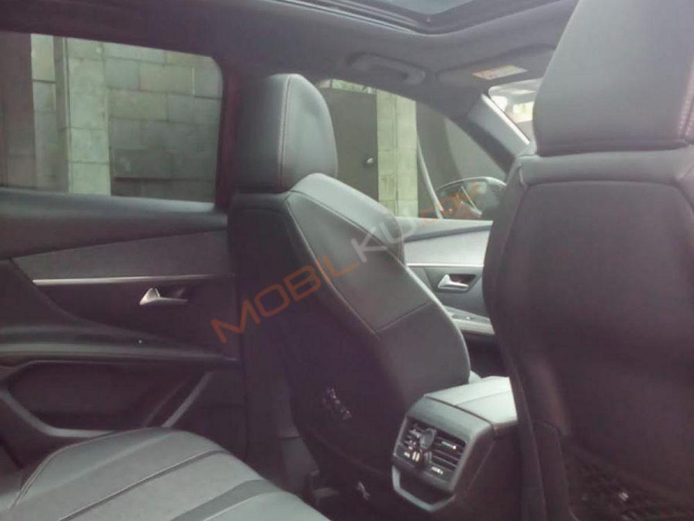 Mobil Peugeot 3008 2018
