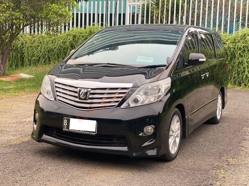 Mobil Toyota Alphard 2009