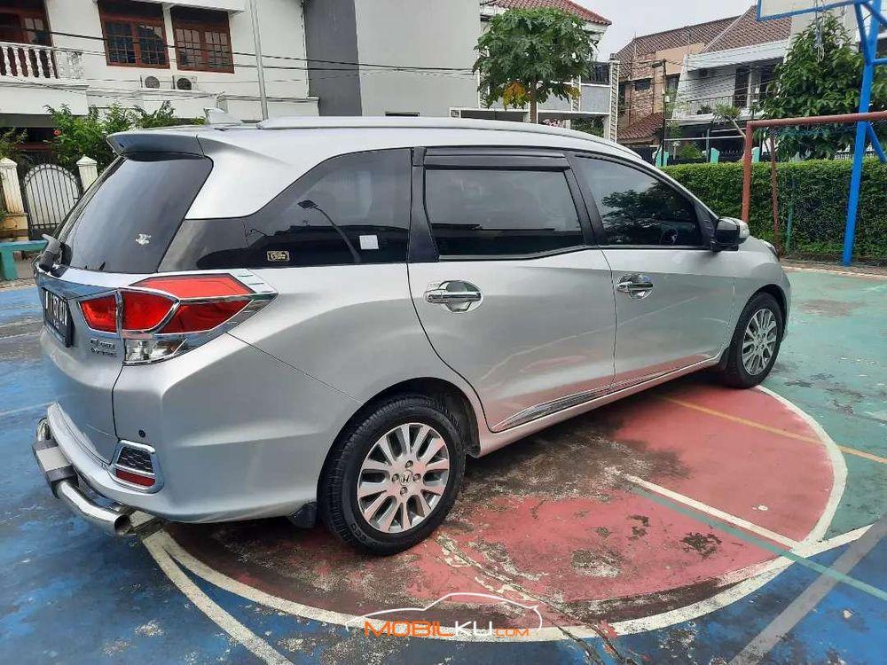 Mobil Honda Mobilio 2014