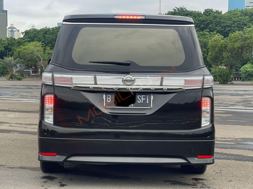 Mobil Nissan Elgrand 2014