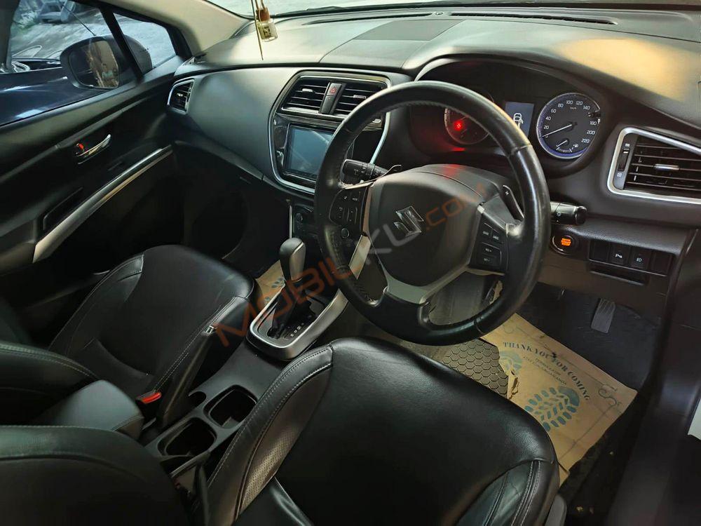 Mobil Suzuki SX4 2018