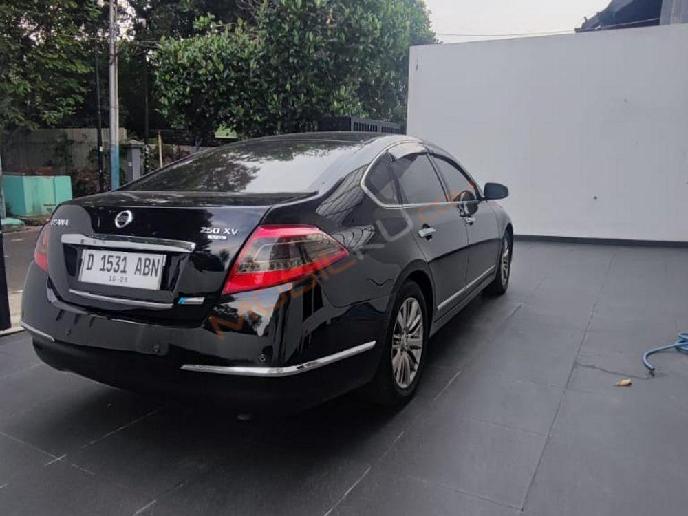 Mobil Nissan Teana 2013