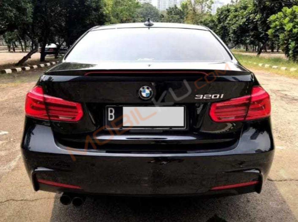 Mobil BMW 3 Series 2017