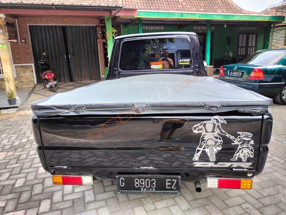 Mobil Toyota Kijang 2002