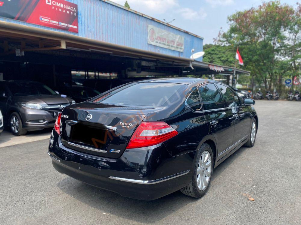 Mobil Nissan Teana 2010