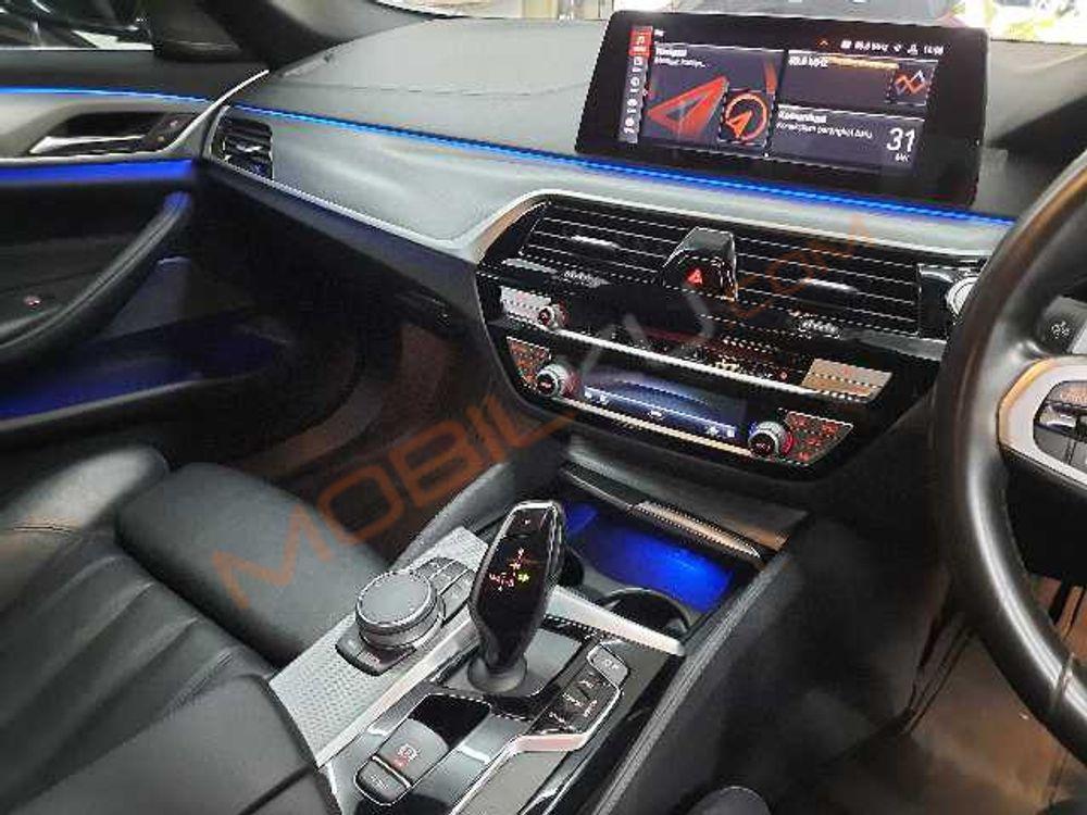 Mobil BMW 5 Series 2020