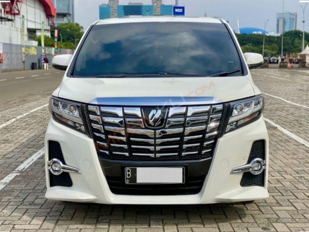 Mobil Toyota Alphard 2016