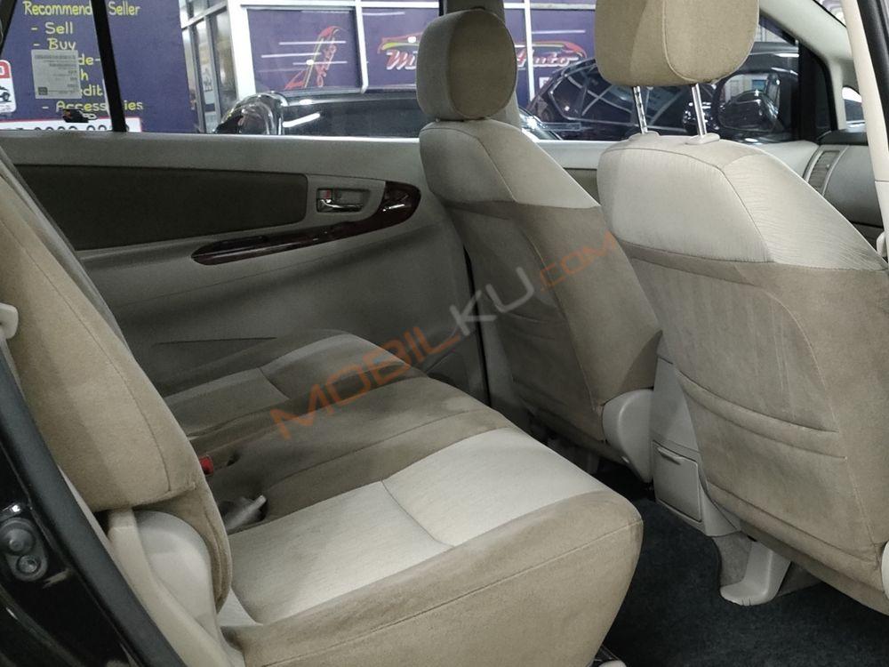 Mobil Toyota Kijang Innova 2015