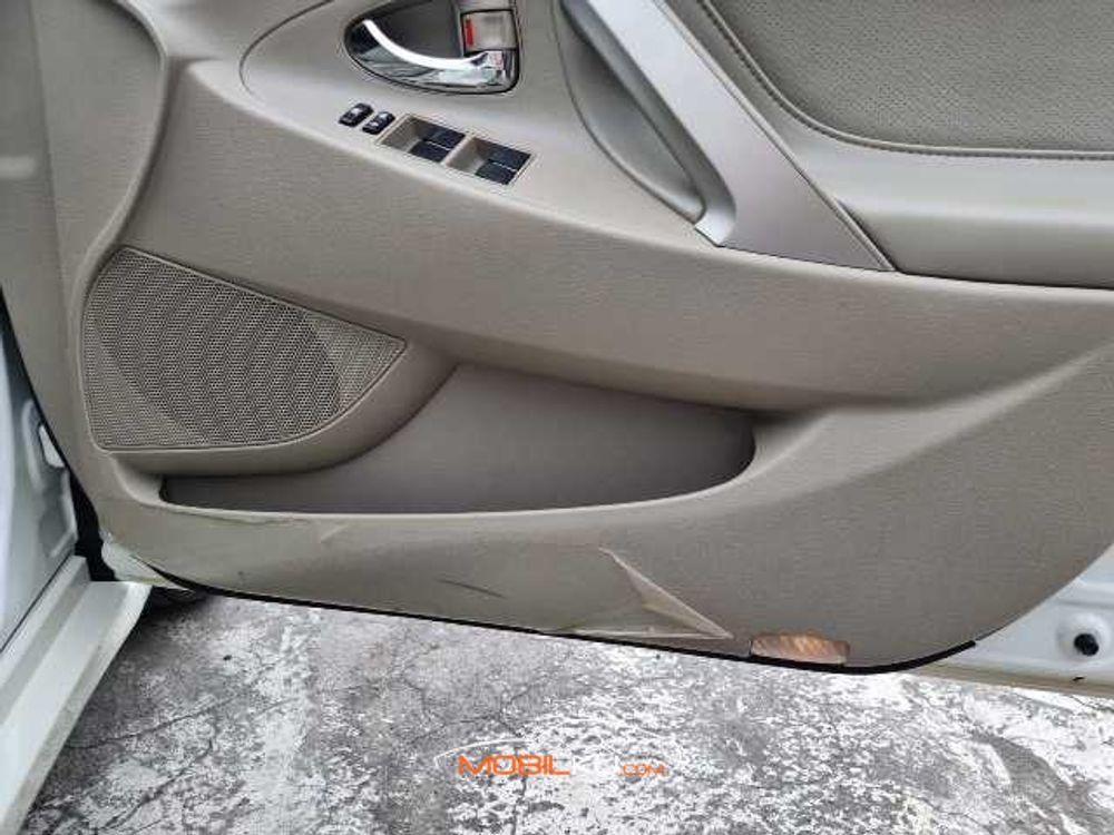 Mobil Toyota Camry 2012