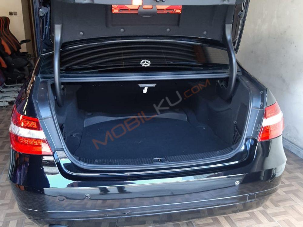 Mobil Mercedes-Benz E-Class 2010