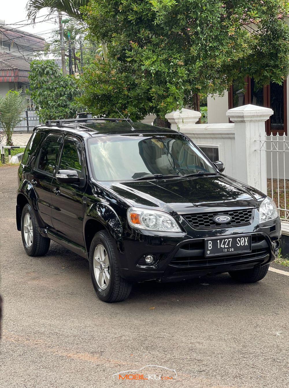 Mobil Ford Escape 2011