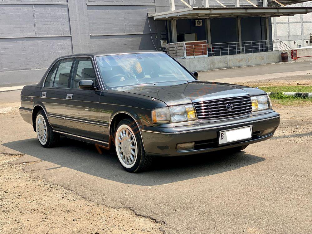 Mobil Toyota Crown 1995