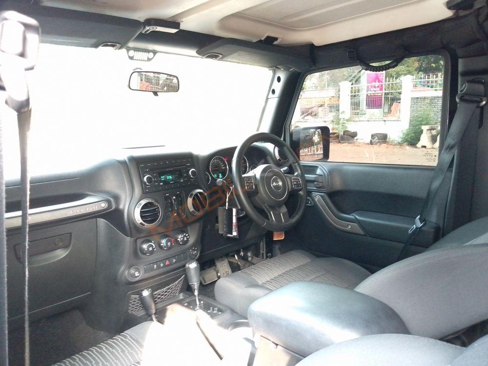 Mobil Jeep Wrangler 2011