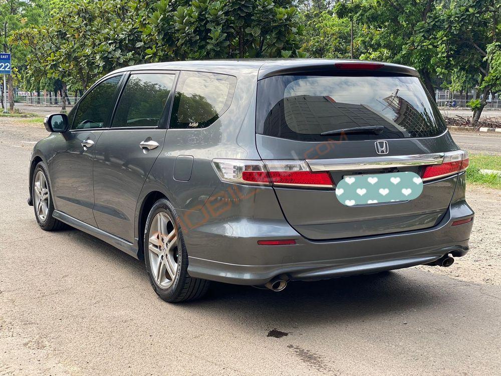 Mobil Honda Odyssey 2012