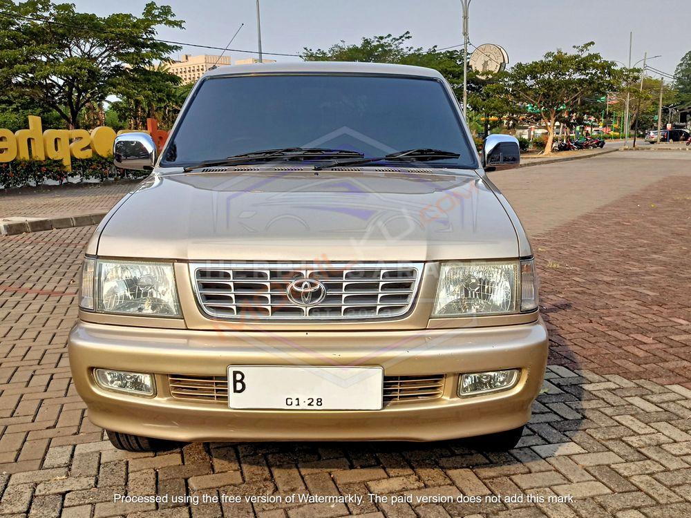 Mobil Toyota Kijang 2001