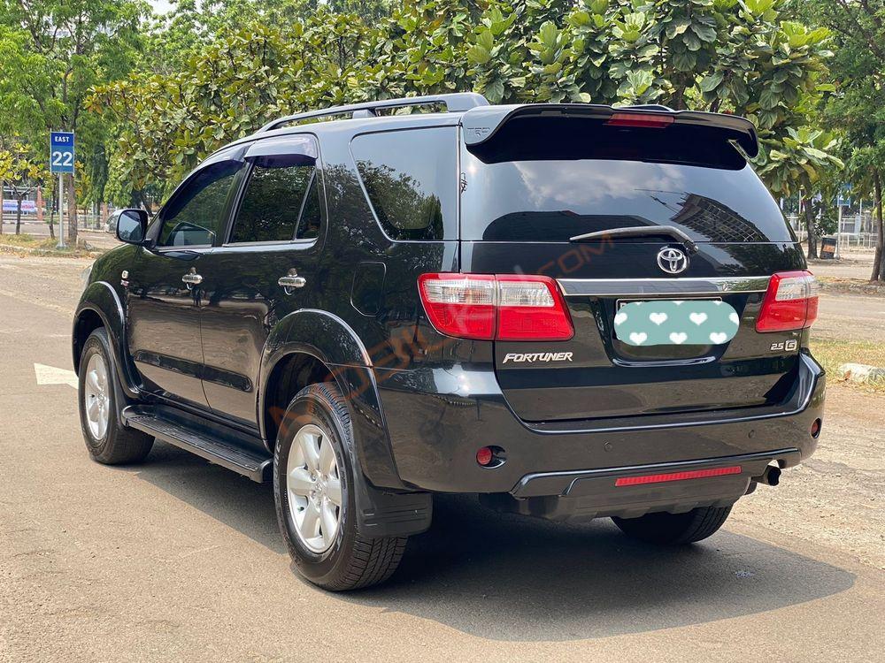 Mobil Toyota Fortuner 2011