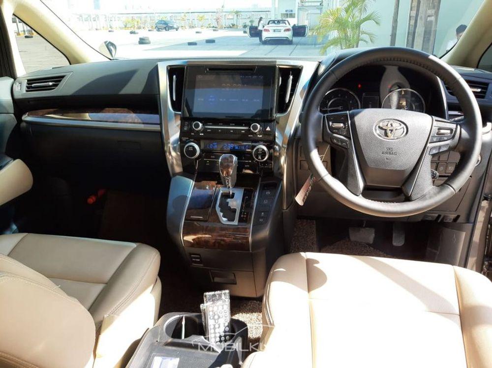 Mobil Toyota Alphard 2018