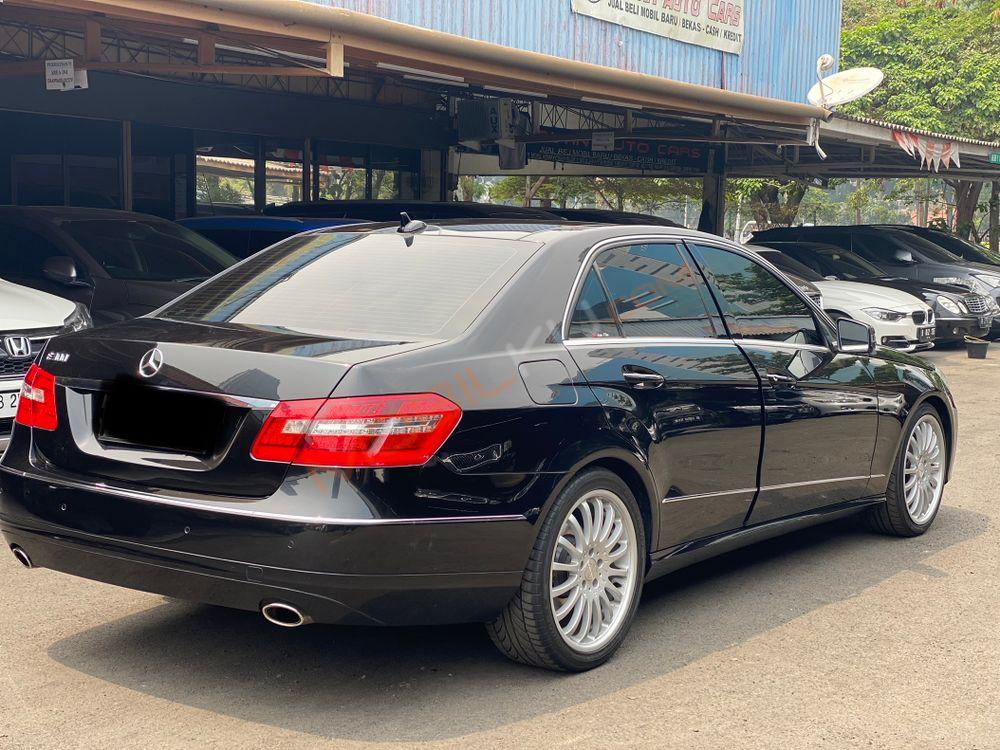 Mobil Mercedes-Benz E-Class 2011