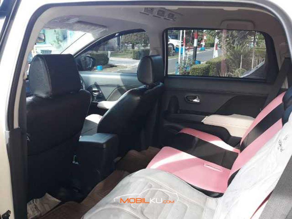 Mobil Toyota Rush 2018