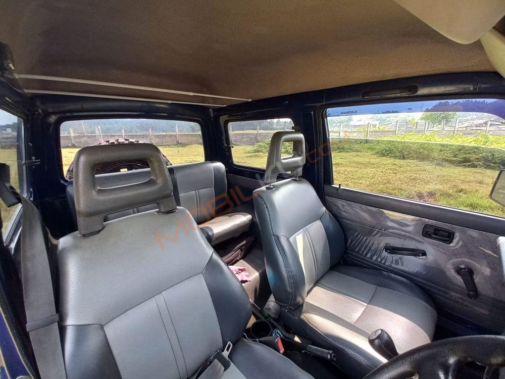 Mobil Suzuki Katana 2000