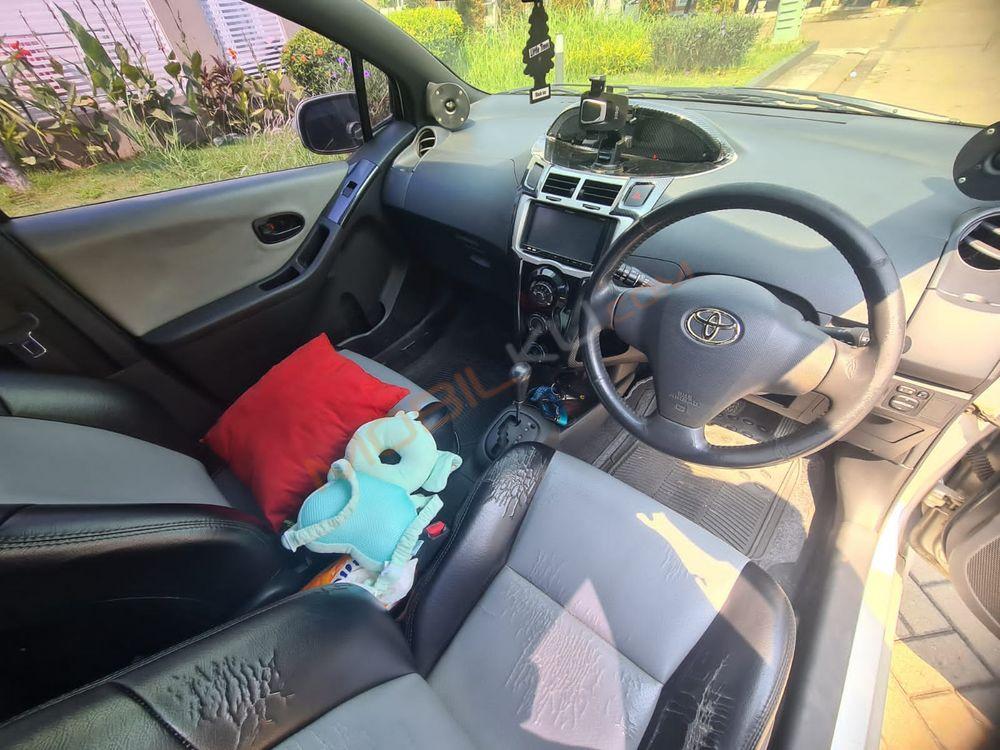 Mobil Toyota Yaris 2006