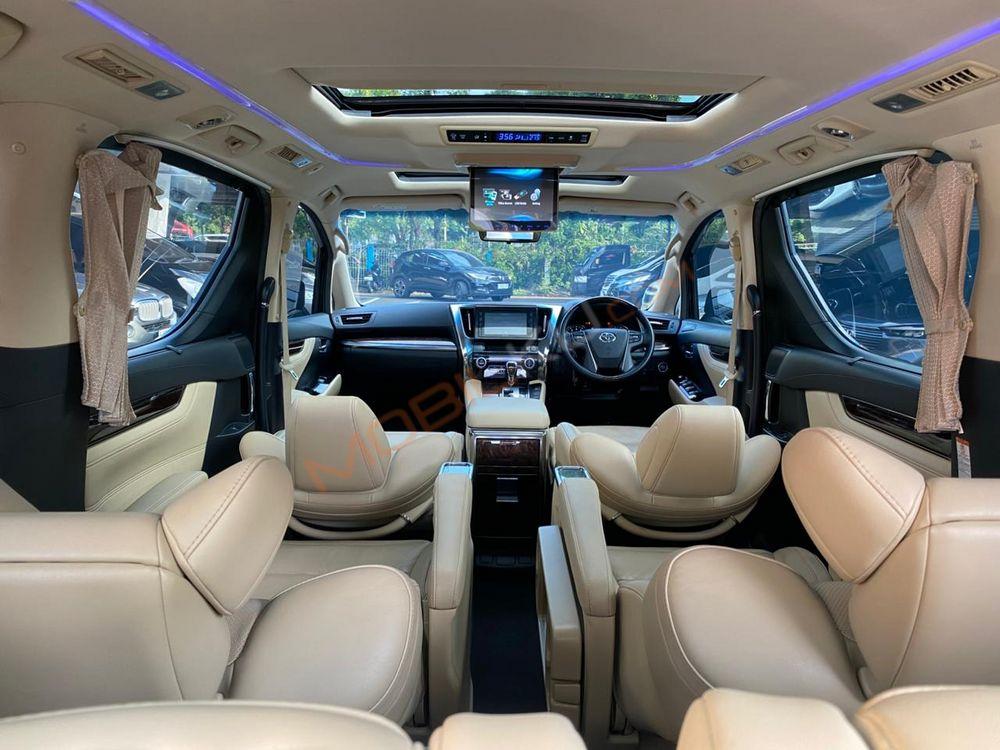 Mobil Toyota Land Cruiser 2013