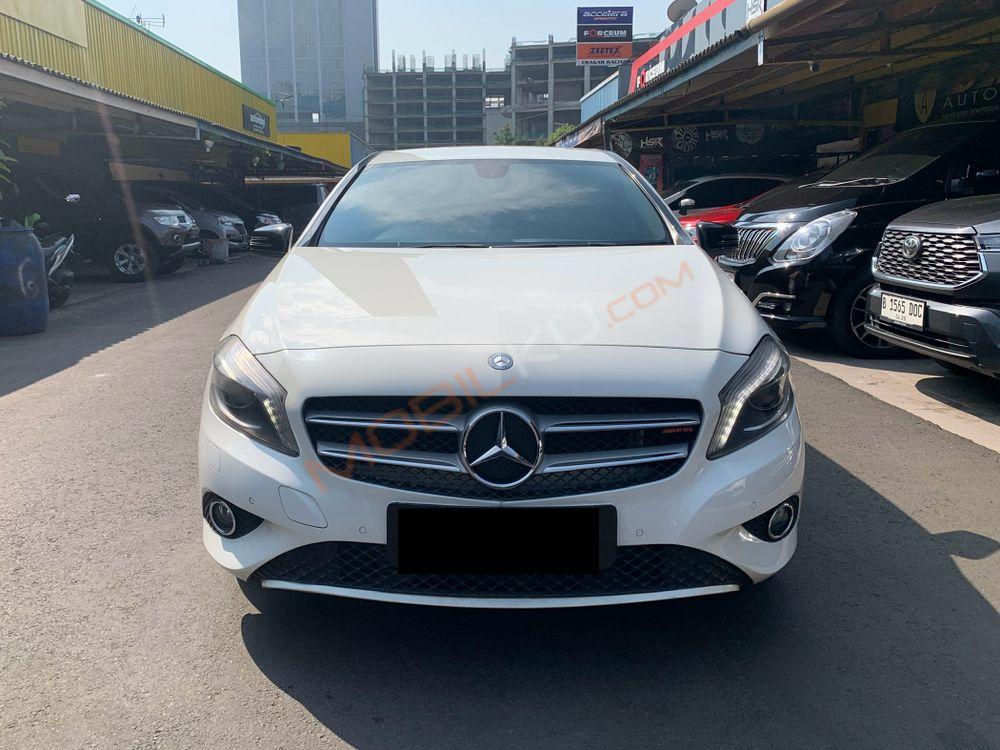 Mobil Mercedes-Benz A-Class 2013