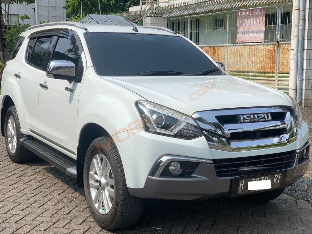 Mobil Isuzu MU-X 2017
