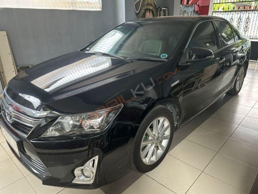 Mobil Toyota Camry 2014