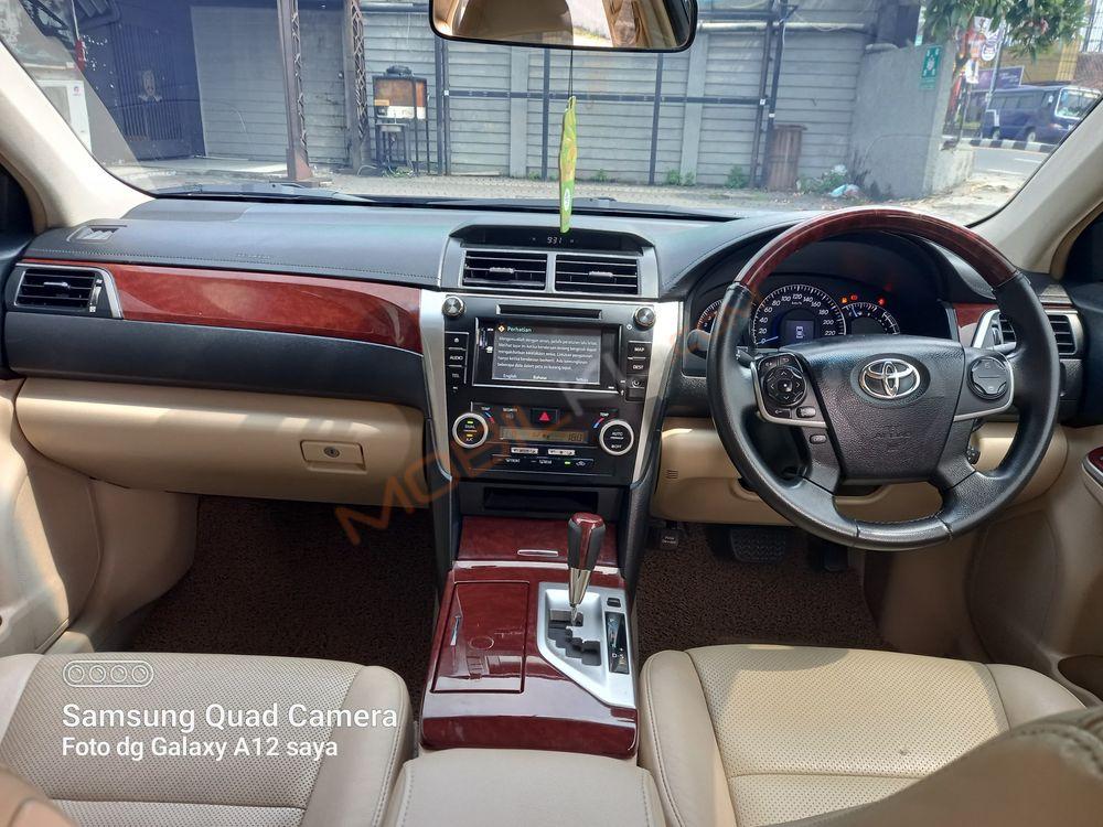 Mobil Toyota Camry 2013