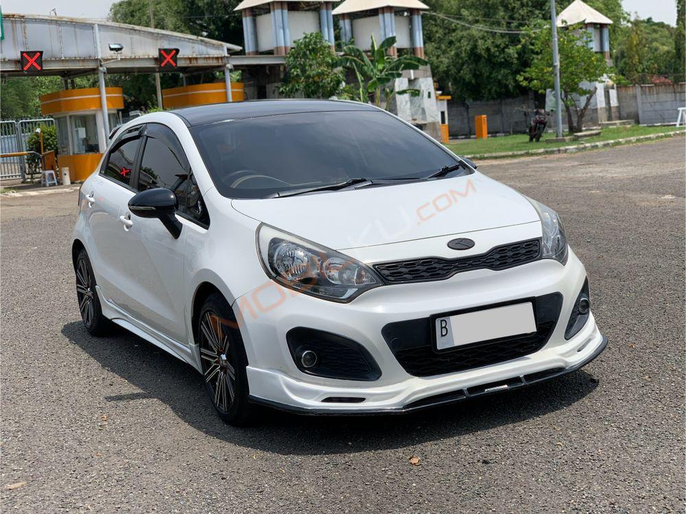 Mobil Kia Rio 2014