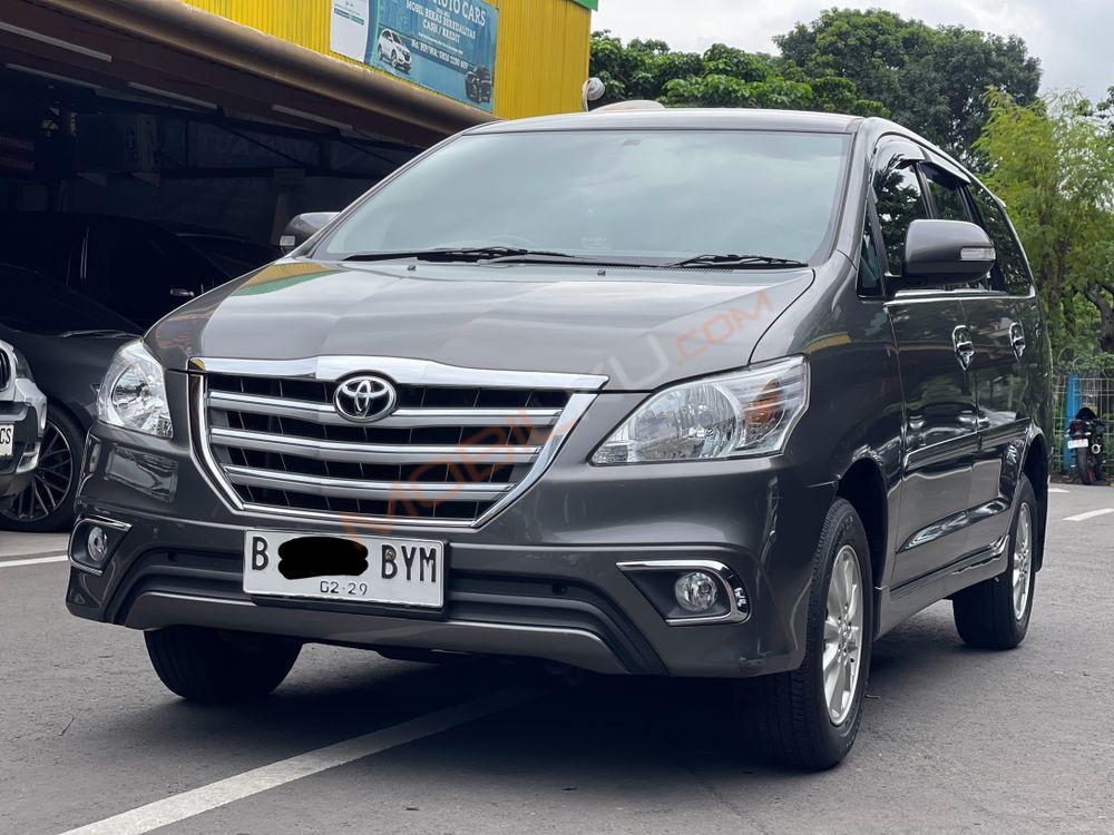 Mobil Toyota Kijang Innova 2014