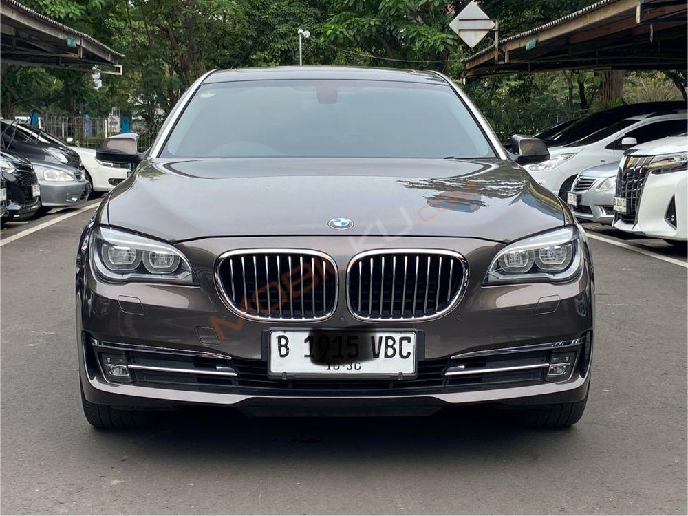 Mobil BMW 7 Series 2013