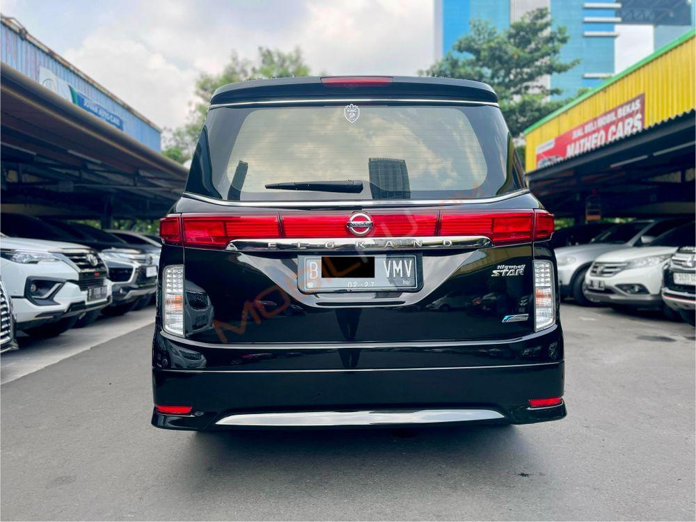 Mobil Nissan Elgrand 2013