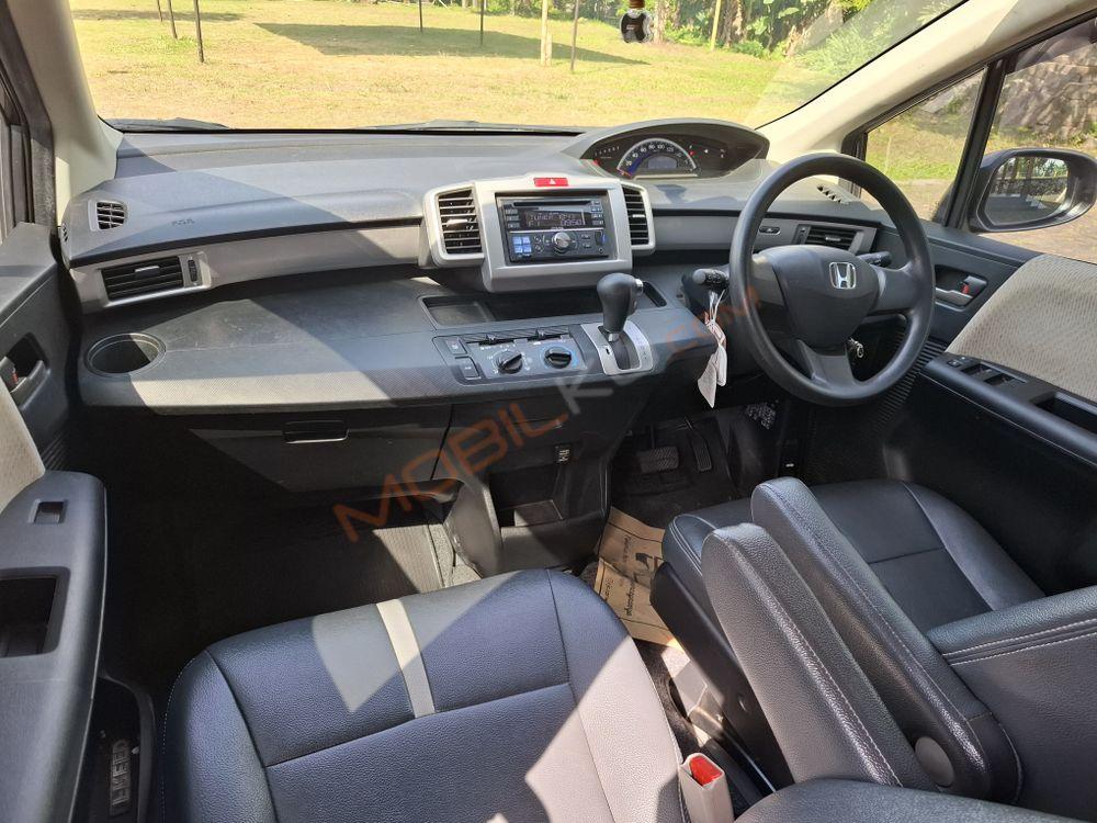 Mobil Honda Freed 2013