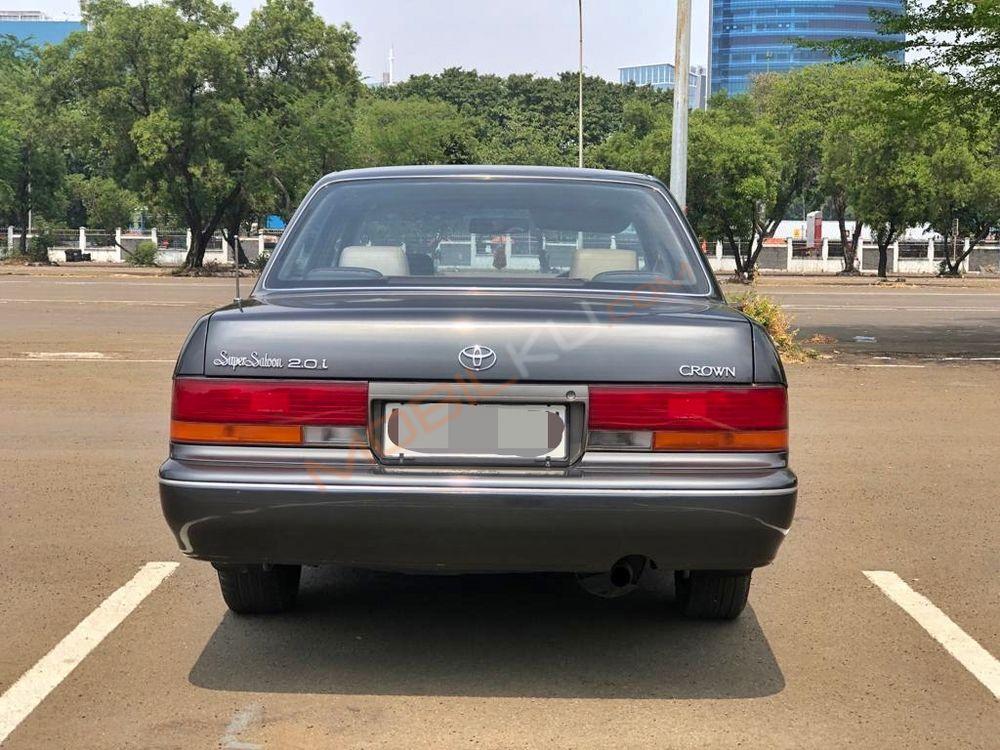 Mobil Toyota Crown 1995