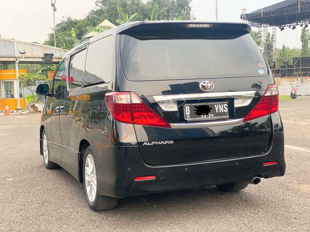 Mobil Toyota Alphard 2009
