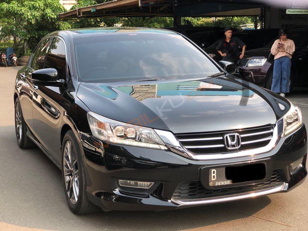 Mobil Honda Accord 2013