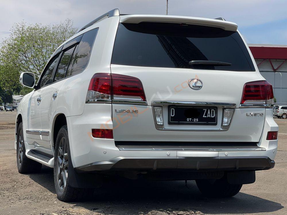 Mobil Lexus LX 2014