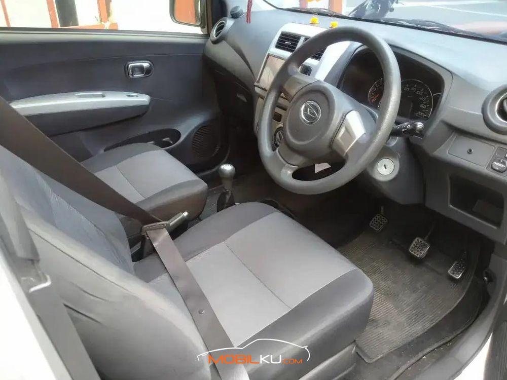 Mobil Daihatsu Ayla 2013